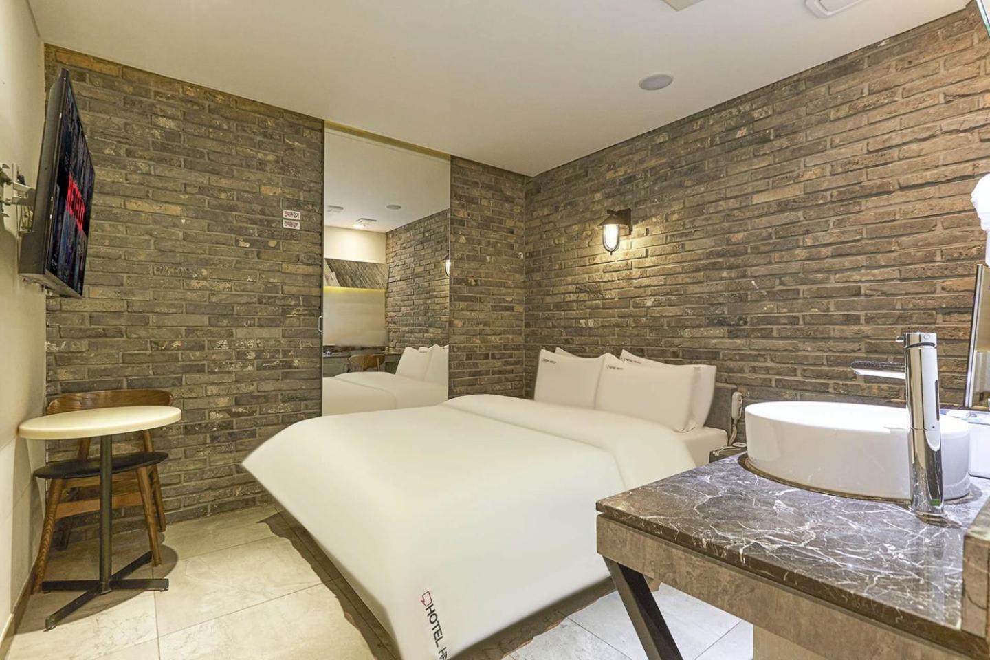 Hertz Hotel 3*
